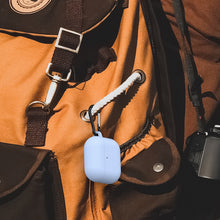 画像をギャラリービューアに読み込む, Geekria シリコン カバー 互換性 カバー アップル Apple AirPods 4 対応 True Wireless Earbuds 充電ケースカバー 外装カバー キーホルダーフック付き、充電ポートアクセス可能 (青)