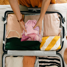 画像をギャラリービューアに読み込む, Geekria ケース NOVA バッグ Sony WH1000XM4, WH1000XM3, MDR-M1ST, MDR-1AM2, ATH-MSR7, SR50BT, SR30BT, DENON AH-GC30, AH-D1200, など ヘッドホン 用 巾着袋 収納バッグ ヘッドホン ポーチ