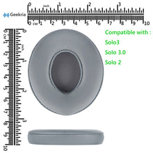 画像をギャラリービューアに読み込む, Geekria QuickFit イヤーパッド 互換性 パッド ビーツバイドクタードレ Beats Solo 3, Solo 3.0 Wireless (A1796) ヘッドホンに対応 イヤパッド/イヤークッション/イヤーカップ (プロテインレザー / グレー)
