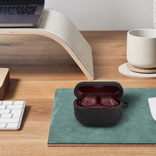 画像をギャラリービューアに読み込む, Geekria シリコンカバー 互換性カバージャブラ Jabra Elite 10, Elite 10 Gen 2 対応 True Wireless Earbuds 充電ケースカバー 外装カバー キーホルダーフック付き、充電ポートアクセス可能(黒)