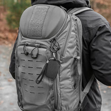 画像をギャラリービューアに読み込む, Geekria シールド イヤフォン ケースゼンハイザー Sennheiser MOMENTUM Sport, MOMENTUM True Wireless 4 完全ワイヤレス イヤフォンと互換性あり、交換用ハードシェル トラベル キャリング バッグカラビナ クリップ付き (グレー)