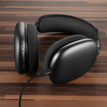 画像をギャラリービューアに読み込む, Geekria 充電ケーブル 互換性 USB 充電コード USB to Lightning アップル Apple AirPods Max, AirPods Pro, AirPods 2, AirPods, ビーツバイドクタードレ Beats Solo Pro, Powerbeats Pro, Powerbeats, BeatsX に対応 (黒/30cm)