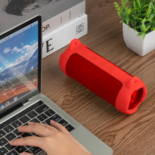 画像をギャラリービューアに読み込む, Geekria シリコン製キャリングスリーブ ジェイビーエル JBL Flip 7対応、ショルダーストラップ付きポータブルスピーカーケース、アウトドア、ビーチ、キャンプ用耐衝撃トラベルカバー (レッド)