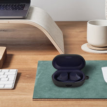 画像をギャラリービューアに読み込む, Geekria シリコンカバー 互換性カバージャブラ Jabra Elite 7 Pro Jabra Elite 7 対応 True Wireless Earbuds 充電ケースカバー 外装カバー キーホルダーフック付き、充電ポートアクセス可能(黒)