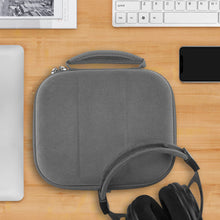 画像をギャラリービューアに読み込む, Geekria ケース 互換性 Shield ヘッドホンケース ハードケース 旅行用 ハードシェルケース アーカーゲー AKG K 240, K 92, Q701, K 712 Pro, K 702, K 701, N90Q, K 553 に対応 収納ポーチ付き (ダークグレー)