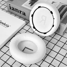 画像をギャラリービューアに読み込む, Geekria イヤーパッド QuickFit 互換性 パッド アンカー Anker Soundcore Life Q45, Space Q45 ヘッドホンに対応 パッド イヤー / イヤーカッププロテインレザー (白)