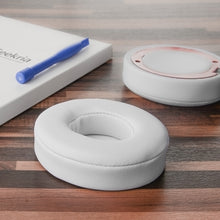 画像をギャラリービューアに読み込む, Geekria イヤーパッド QuickFit 互換性 パッド ビーツバイドクタードレ Beats Solo 2 Wireless (B0534) (Not Compatible with Beats Solo 2 Wired) On-Ear ヘッドホンに対応 イヤパッド/イヤークッション/イヤーカップ ( プロテインレザー / 白い )