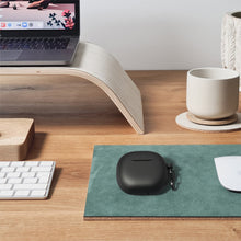 画像をギャラリービューアに読み込む, Geekria シリコン カバー 互換性 カバー JBL Tune 125TWS 対応 True Wireless Earbuds 充電ケース充電ケースカバー 外装カバー キーホルダーフック付き、充電ポートアクセス可能 (Black)