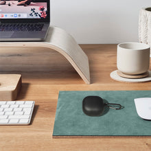 画像をギャラリービューアに読み込む, Geekria Silicone カバー サウンドコア Soundcore by アンカー Anker Liberty 4 と互換性のある True Wireless Earbuds 充電ケース カバー 充電ポートにアクセスするためのキーチェーン フック付き (Black)