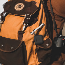 画像をギャラリービューアに読み込む, Geekria シリコンカバー 互換性カバービーアンドダブリュ Bowers & Wilkins PI5 対応 True Wireless Earbuds 充電ケースカバー 外装カバー キーホルダーフック付き、充電ポートアクセス可能 (黒)