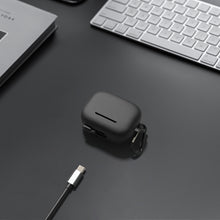 画像をギャラリービューアに読み込む, Geekria シリコン カバー 互換性 カバー アンカー Anker Soundcore K20i 対応 True Wireless Earbuds 充電ケースカバー 外装カバー キーホルダーフック付き、充電ポートアクセス可能 (黒)