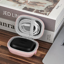 画像をギャラリービューアに読み込む, Geekria Shield イヤホンケース ジェイビーエル JBL Vibe Buds 2, Tune Beam, Vibe Beam 2, Tune Buds 2 トゥルーワイヤレスイヤホンに対応 交換用ハードシェル トラベルキャリーバッグ ケーブル収納付き (ピンク)