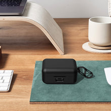 画像をギャラリービューアに読み込む, Geekria シリコン カバー 互換性 カバー Sennheiser Momentum 3 対応 True Wireless Earbuds 充電ケース充電ケースカバー 外装カバー キーホルダーフック付き 充電ポートアクセス可能 (Black)