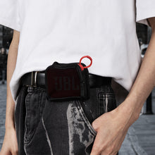 画像をギャラリービューアに読み込む, Geekria オックスフォード布スピーカーケース カバー 互換性カバージェイビーエル JBL GO 4 に 対応 保護用の防水ソフトスキン、スピーカーケース、キーホルダーフック付き (黒)