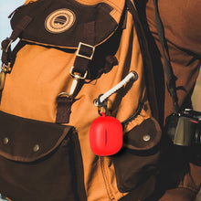 画像をギャラリービューアに読み込む, Geekria シリコン カバー 互換性 カバー JBL Tune 125TWS 対応 True Wireless Earbuds 充電ケース充電ケースカバー 外装カバー キーホルダーフック付き、充電ポートアクセス可能 (Red)
