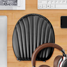 画像をギャラリービューアに読み込む, Geekria ケース Sheild ヘッドホンケース 互換性 ハードケース 旅行用 ハードシェルケース オーディオテクニカ Audio-Technica ATH-MSR7, ATH-ANC700BT, ATH-SR50BT, ATH-SR30BT に対応 収納ポーチ付き (ブラック)