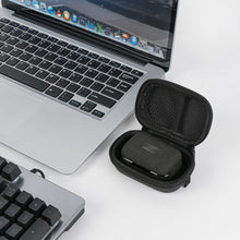 画像をギャラリービューアに読み込む, Geekria シールド イヤフォン ケースゼンハイザー Sennheiser MOMENTUM Sport, MOMENTUM True Wireless 4 完全ワイヤレス イヤフォンと互換性あり、交換用ハードシェル トラベル キャリング バッグカラビナ クリップ付き (グレー)