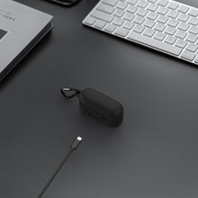 画像をギャラリービューアに読み込む, Geekria シリコンカバー 互換性 カバー Amazon Echo Buds 2 対応 True Wireless Earbuds 充電ケースカバー 外装カバーキーホルダーフック付き、充電ポートアクセス可能 、フロントLED可視 (黒)