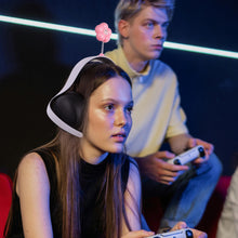 画像をギャラリービューアに読み込む, Geekria ひまわりヘッドバンドデコレーション オーバーイヤーヘッドホン用 粘着ステッカー付き 振って使えるDIYデコレーションアクセサリー 工具不要 パーティーやゲーム用ヘッドセットに最適(ピンク)