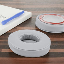 画像をギャラリービューアに読み込む, Geekria イヤーパッド QuickFit 互換性 パッド ビーツバイドクタードレ Beats Solo 2 Wireless (B0534) (Not Compatible with Beats Solo 2 Wired) On-Ear ヘッドホンに対応 イヤパッド/イヤークッション/イヤーカップ (プロテインレザー / グレー)