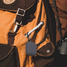 画像をギャラリービューアに読み込む, Geekria シリコン カバー 互換性 カバー アップル Apple AirPods 4 対応 True Wireless Earbuds 充電ケースカバー 外装カバー キーホルダーフック付き、充電ポートアクセス可能 (灰色)