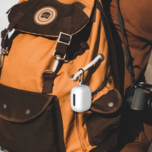 画像をギャラリービューアに読み込む, Geekria シリコン カバー 互換性 カバー アンカー Anker Soundcore C40i 対応 True Wireless Earbuds 充電ケースカバー 外装カバー キーホルダーフック付き、充電ポートアクセス可能 (白)