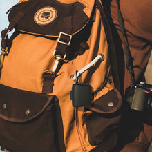 画像をギャラリービューアに読み込む, Geekria Silicone カバー オーディオテクニカ / Audio-Technica ATH-TWX9 と互換性のある True Wireless Earbuds 充電ケース カバー 充電ポートにアクセスするためのキーチェーン フック付き (BLACK)