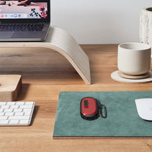 画像をギャラリービューアに読み込む, Geekria PC カバー グーグル / Google Pixel buds A と互換性のある True Wireless Earbuds 充電ケース カバー 充電ポートにアクセスするためのキーチェーン フック付き (黒赤)