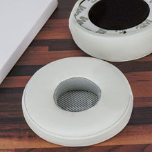 画像をギャラリービューアに読み込む, Geekria イヤーパッド QuickFit 互換性 パッド ジェイビーエル JBL Everest 300, V300BT ヘッドホンに対応 パッド イヤー / イヤーカップ (プロテインレザー / 白い)