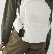 画像をギャラリービューアに読み込む, Geekria シリコン カバー 互換性 カバー Sony WF-1000XM4 対応 True Wireless Earbuds 充電ケース充電ケースカバー 外装カバー キーホルダーフック付き、充電ポートアクセス可能 (Black)