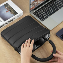 画像をギャラリービューアに読み込む, Geekria NOVA ヘッドホン用パフィーポーチ ソニー Sony WH-1000XM5、ロジクール Logicool G PRO X 2、アップル Apple AirPods Max対応 ソフトシェル交換用保護トラベルキャリーバッグ エッジ保護付き (ブラック)