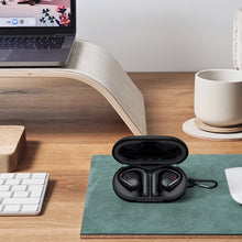 画像をギャラリービューアに読み込む, Geekria シリコン カバー 互換性 カバー アンカー Anker Soundcore AeroFit 対応 True Wireless Earbuds 充電ケースカバー 外装カバー キーホルダーフック付き、充電ポートアクセス可能 (黒)