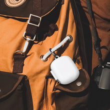 画像をギャラリービューアに読み込む, Geekria シリコンカバー 互換性 カバーアンカー Anker Soundcore AeroFit 2 対応 True Wireless Earbuds 充電ケース充電ケースカバー 外装カバーキーホルダーフック付き、充電ポートアクセス可能、フロントLED可視 (白)