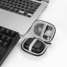 画像をギャラリービューアに読み込む, Geekria Shield イヤホンカバー ジェイビーエルJBL Vibe Buds 2, Vibe Beam 2, Tune Buds 2, Tune 130NC/230NC/Flex, Live Pro 2 TWS ケース、交換用ハードシェルトラベルキャリーバッグ、ケーブル収納付き (グレー)