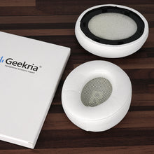 画像をギャラリービューアに読み込む, Geekria イヤーパッド QuickFit 互換性 パッド ジェイビーエル JBL Everest Elite 700, V700NXT ヘッドホンに対応 イヤパッド/イヤークッション/イヤーカップ ( プロテインレザー / 白い)