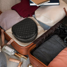 画像をギャラリービューアに読み込む, Geekria NOVA ヘッドホンポーチ ビーツバイドクタードレ Beats Studio Pro/3、Solo Pro/4 などのヘッドセットに対応 ケーブル収納付き交換用保護トラベルキャリーバッグ (ブラック)