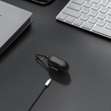 画像をギャラリービューアに読み込む, Geekria シリコン カバー 互換性 カバー ソニー Sony WF-1000XM5 対応 True Wireless Earbuds 充電ケースカバー 外装カバー キーホルダーフック付き 充電ポートアクセス可能 (黒)