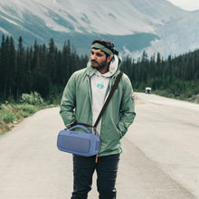 画像をギャラリービューアに読み込む, Geekria シリコーンスピーカーケース カバー 互換性カバーボーズ Bose SoundLink Maxに 対応 保護用の防水ソフトスキン、スピーカーケース、ショルダーストラップ付き (青)