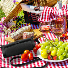 画像をギャラリービューアに読み込む, Geekria シリコーン スピーカーケース カバー 互換性カバー ジェイビーエル JBL Charge 5 に 対応 保護用の防水ソフトスキン、Bluetoothスピーカーケース、キーホルダーフック付き、ショルダーストラップ付き (Black)