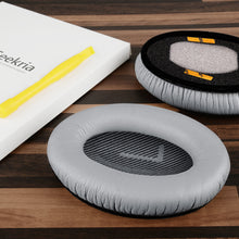 画像をギャラリービューアに読み込む, Geekria イヤーパッド QuickFit 互換性 パッド ボーズ Bose QC45, QC35, QC35 ii, QC35 ii Gaming, QC15 QC25, AE2, AE2i, AE2w, SoundTrue, SoundLink AE, QCSE. New Quietcomfort ヘッドホンに対応 パッド イヤー / イヤーカップ ( プロテインレザー / グレー シルバー)