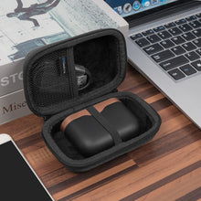 画像をギャラリービューアに読み込む, Geekria シールド イヤフォン ケースソニー Sony WF-1000XM3 ボーズ Bose SoundSport Free 完全ワイヤレス イヤフォンに対応 交換用ハードシェル トラベル キャリング バッグ カラビナ クリップ付き (ブラック)