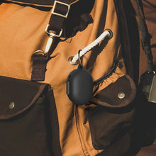 画像をギャラリービューアに読み込む, Geekriaシリコンカバー 互換性 カバーボーズ Bose New QuietComfort 対応 True Wireless Earbuds 充電ケースカバー 外装カバーキーホルダーフック付き、充電ポートアクセス可能、フロントLED可視 (黒)