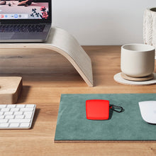 画像をギャラリービューアに読み込む, Geekria Silicone カバー オーディオテクニカ / Audio-Technica ATH-TWX9 と互換性のある True Wireless Earbuds 充電ケース カバー 充電ポートにアクセスするためのキーチェーン フック付き (Red)