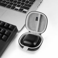 画像をギャラリービューアに読み込む, Geekria シールド イヤフォン ケース ビーツバイドクタードレ Beats Powerbeats Pro2 完全ワイヤレス イヤフォンと互換性あり、交換用ハードシェル トラベル キャリング バッグカラビナ クリップ付き (グレー)