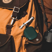 画像をギャラリービューアに読み込む, Geekria シリコンカバー 互換性 カバーアンカー Anker Soundcore AeroFit 2 対応 True Wireless Earbuds 充電ケース充電ケースカバー 外装カバーキーホルダーフック付き、充電ポートアクセス可能、フロントLED可視 (緑)