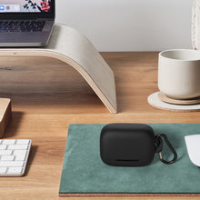 画像をギャラリービューアに読み込む, Geekria シリコン カバー 互換性 カバー アンカー Anker Soundcore K20i 対応 True Wireless Earbuds 充電ケースカバー 外装カバー キーホルダーフック付き、充電ポートアクセス可能 (黒)