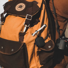 画像をギャラリービューアに読み込む, Geekria シリコン カバー 互換性 カバー アンカー Anker Soundcore C30i 対応 True Wireless Earbuds 充電ケースカバー 外装カバー キーホルダーフック付き、充電ポートアクセス可能 (黒)