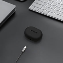 画像をギャラリービューアに読み込む, Geekria シリコン カバー 互換性 カバー HUAWEI Freebuds Pro 対応 True Wireless Earbuds 充電ケース充電ケースカバー 外装カバーフロントLED可視 、充電ポートアクセス可能 (Black)