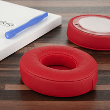 画像をギャラリービューアに読み込む, Geekria イヤーパッド QuickFit 互換性 パッド ビーツバイドクタードレ Beats Solo 2 Wireless (B0534) (Not Compatible with Beats Solo 2 Wired) On-Ear ヘッドホンに対応 イヤパッド/イヤークッション/イヤーカップ ( プロテインレザー / 赤)