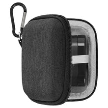 画像をギャラリービューアに読み込む, Geekria シールド イヤフォン ケースビーアンドダブリュ Bowers & Wilkins Pi8、PI7、PI5 トゥルー ワイヤレス イヤフォンと互換性あり、カラビナ クリップ付き交換用ハードシェル トラベル キャリング バッグ (グレー)